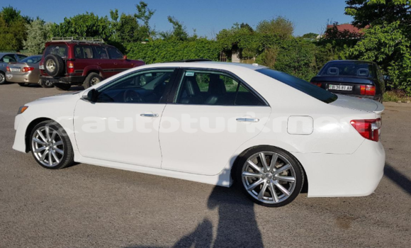 Buy Used Toyota Camry White Car in Asgabat in Asgabat