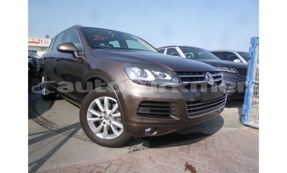 Buy Import Volkswagen Touareg Brown Car in Import - Dubai in Ahal