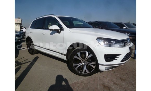 Buy Import Volkswagen Touareg White Car in Import - Dubai in Ahal