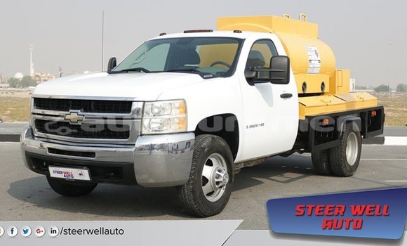 Buy Import Chevrolet Silverado White Car in Import - Dubai in Ahal