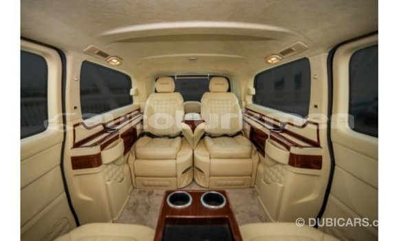 Buy Import Mercedes-Benz 190 (W201) Black Car in Import - Dubai in Ahal