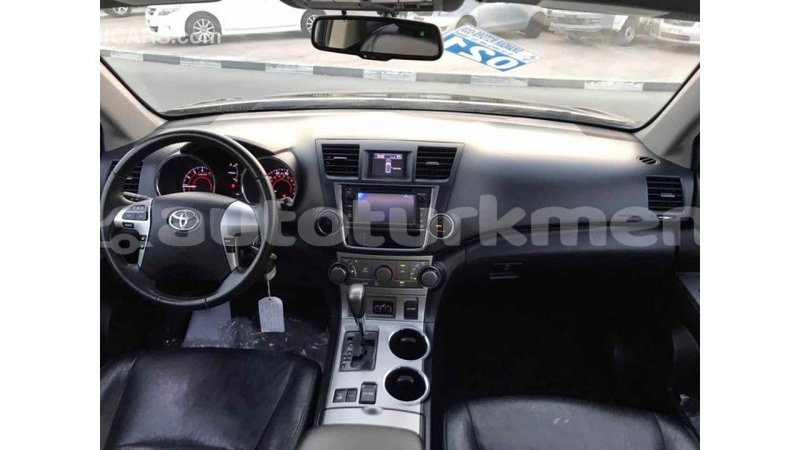Big with watermark toyota highlander ahal import dubai 1262