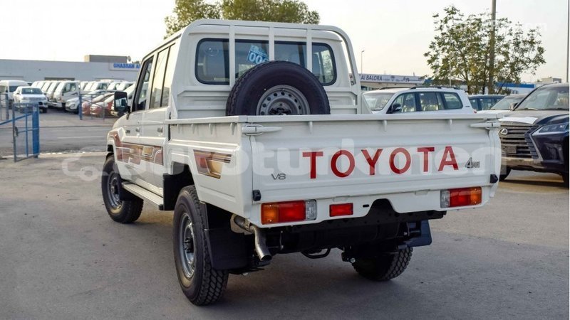 Big with watermark toyota land cruiser ahal import dubai 1276