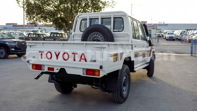 Big with watermark toyota land cruiser ahal import dubai 1276