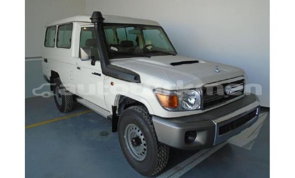 Buy Import Abarth 595 White Car in Import - Dubai in Ahal