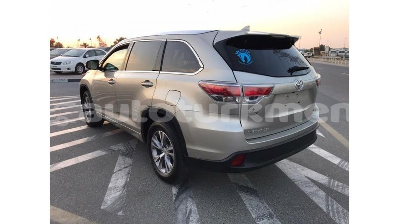 Big with watermark toyota highlander ahal import dubai 1491