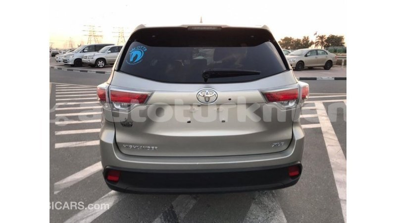 Big with watermark toyota highlander ahal import dubai 1491