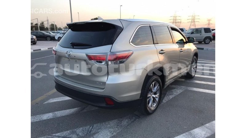 Big with watermark toyota highlander ahal import dubai 1491