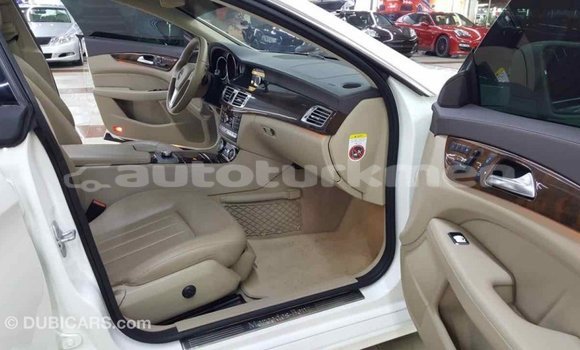 Buy Import Mercedes-Benz 190 (W201) White Car in Import - Dubai in Ahal