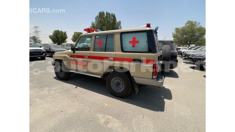 Big with watermark toyota land cruiser ahal import dubai 1528