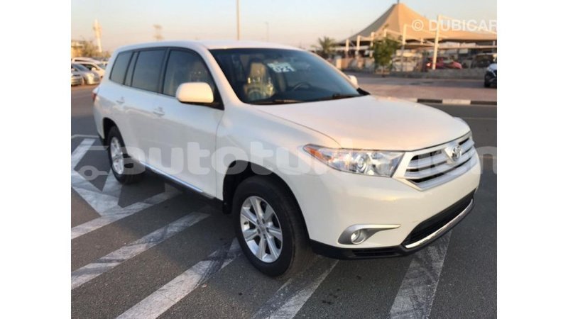 Big with watermark toyota highlander ahal import dubai 1530