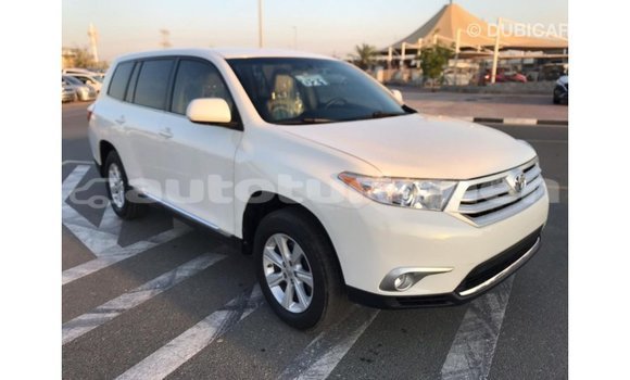 Buy Import Toyota Highlander White Car in Import - Dubai in Ahal Buy Import Toyota Highlander White Car in Import - Dubai in Ahal