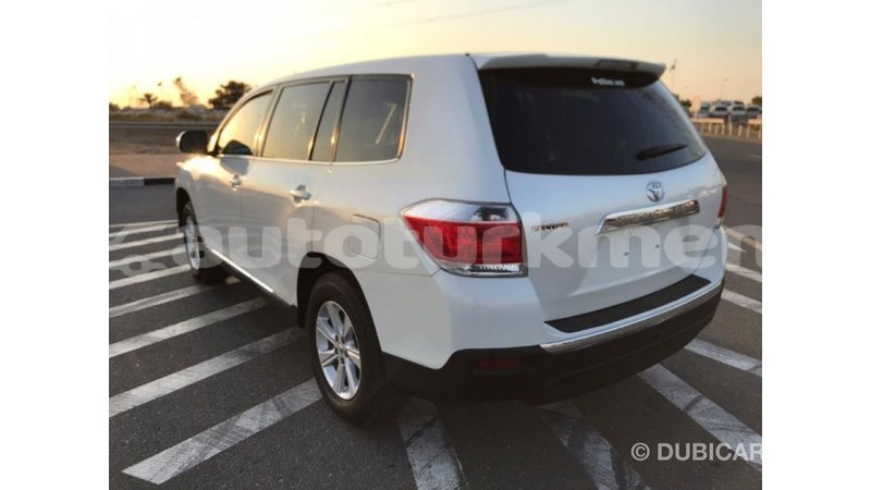 Big with watermark toyota highlander ahal import dubai 1530