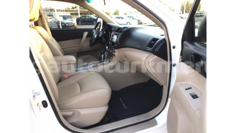 Big with watermark toyota highlander ahal import dubai 1530