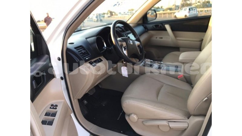 Big with watermark toyota highlander ahal import dubai 1530