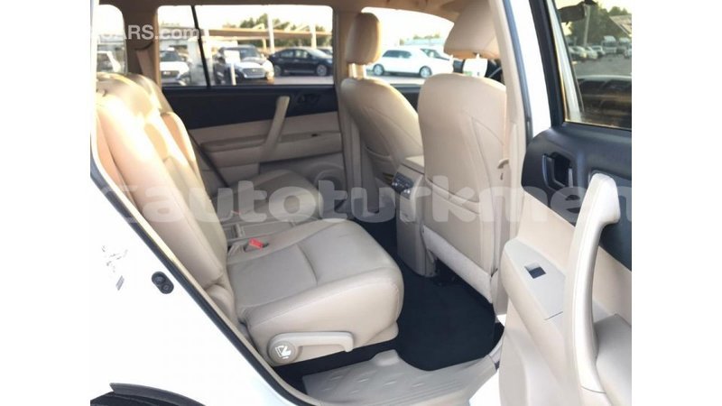Big with watermark toyota highlander ahal import dubai 1530