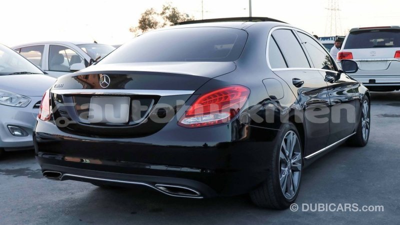 Big with watermark mercedes benz 190 ahal import dubai 1576