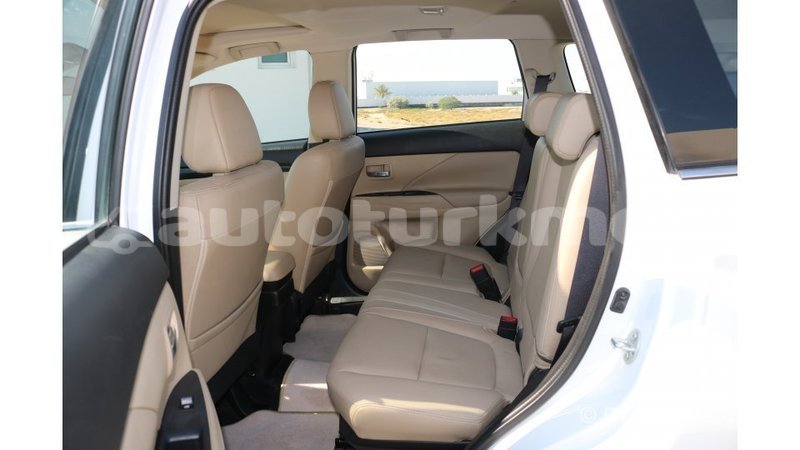 Big with watermark mitsubishi outlander ahal import dubai 1577