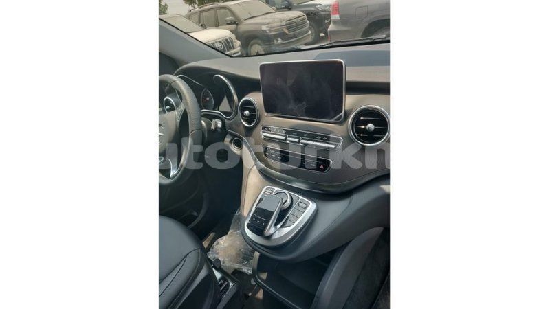 Big with watermark mercedes benz 250 ahal import dubai 1595