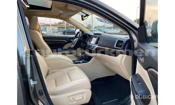 Buy Import Toyota Highlander Green Car in Import - Dubai in Ahal Buy Import Toyota Highlander Green Car in Import - Dubai in Ahal