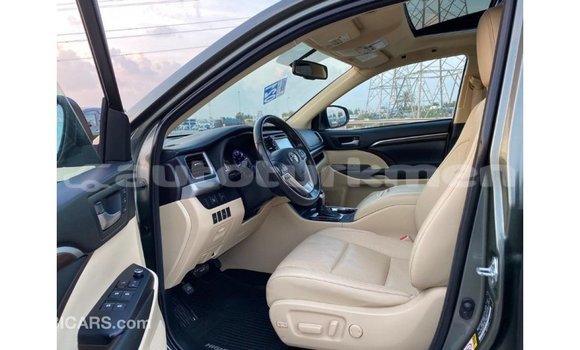 Buy Import Toyota Highlander Green Car in Import - Dubai in Ahal Buy Import Toyota Highlander Green Car in Import - Dubai in Ahal