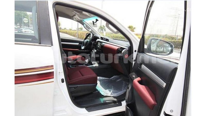 Big with watermark toyota hilux ahal import dubai 1670