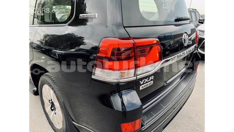 Big with watermark toyota land cruiser ahal import dubai 1682
