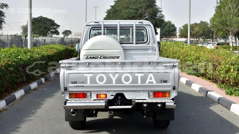 Big with watermark toyota land cruiser ahal import dubai 1760