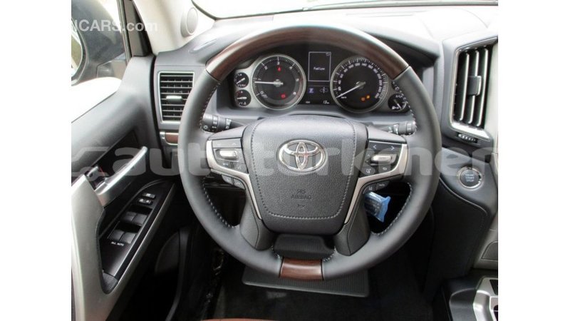 Big with watermark toyota land cruiser ahal import dubai 1805