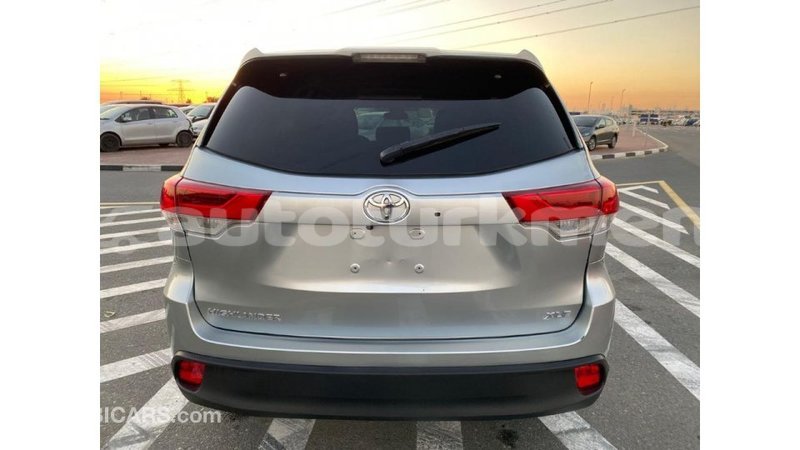 Big with watermark toyota highlander ahal import dubai 1844