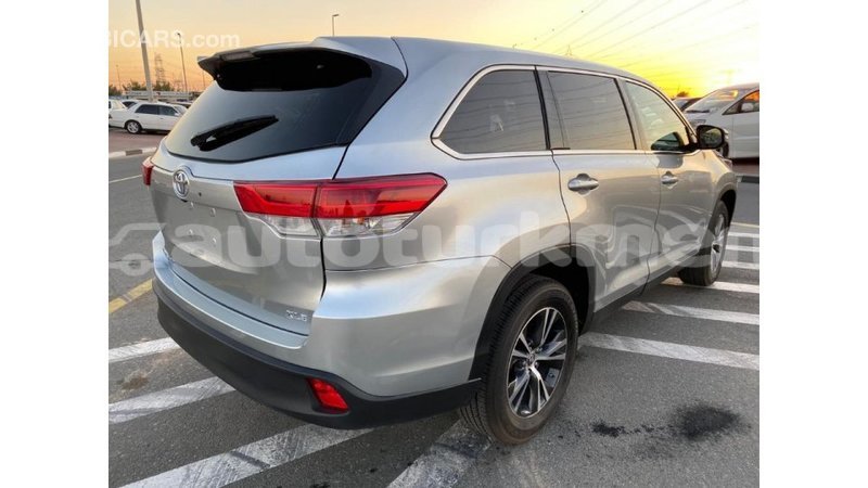 Big with watermark toyota highlander ahal import dubai 1844