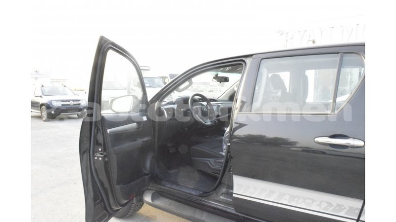 Big with watermark toyota hilux ahal import dubai 2007