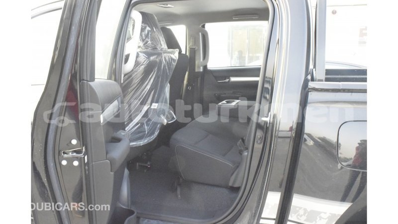 Big with watermark toyota hilux ahal import dubai 2007