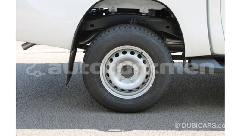 Big with watermark toyota hilux ahal import dubai 2171