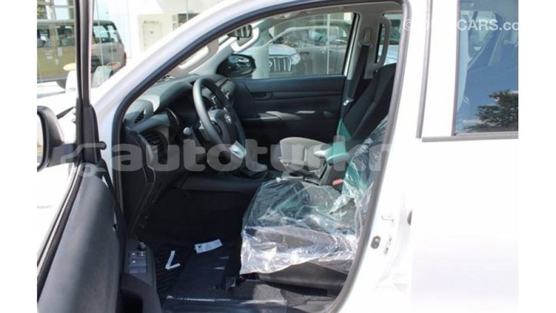 Big with watermark toyota hilux ahal import dubai 2171