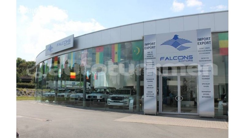 Big with watermark toyota hilux ahal import dubai 2171