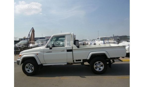 Buy Import Toyota Land Cruiser White Car in Import - Dubai in Ahal Buy Import Toyota Land Cruiser White Car in Import - Dubai in Ahal