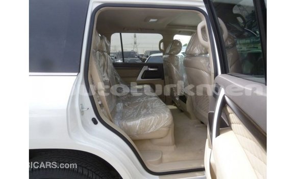 Buy Import Toyota Land Cruiser White Car in Import - Dubai in Ahal Buy Import Toyota Land Cruiser White Car in Import - Dubai in Ahal