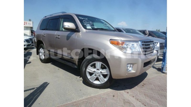 Big with watermark toyota land cruiser ahal import dubai 2225
