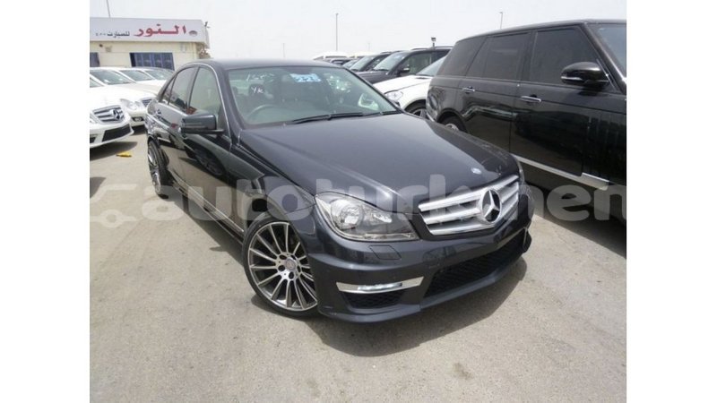 Big with watermark mercedes benz 190 ahal import dubai 2241
