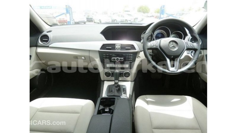 Big with watermark mercedes benz 190 ahal import dubai 2241