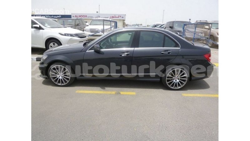 Big with watermark mercedes benz 190 ahal import dubai 2241
