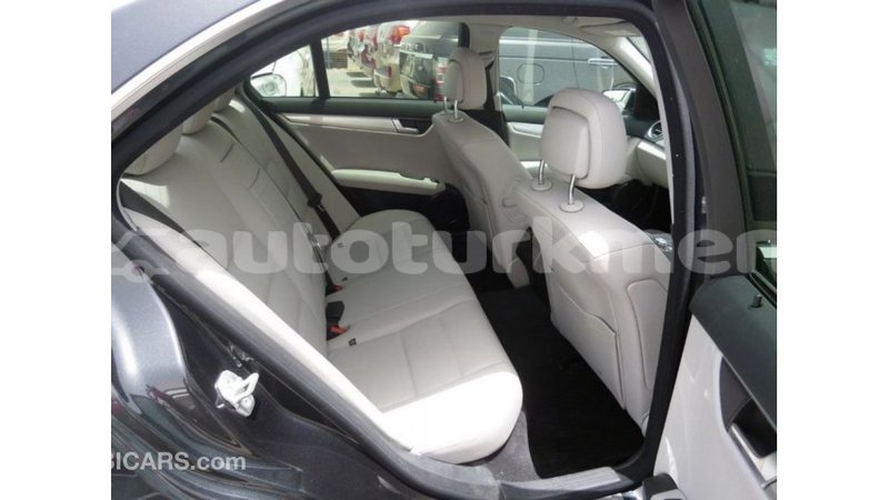 Big with watermark mercedes benz 190 ahal import dubai 2241