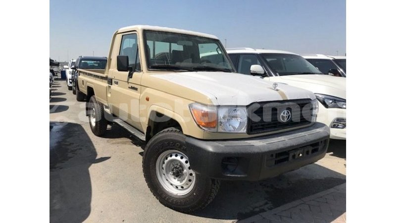 Big with watermark toyota land cruiser ahal import dubai 2352