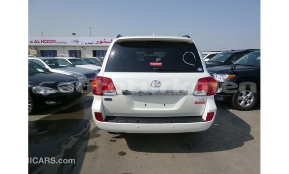 Buy Import Toyota Land Cruiser White Car in Import - Dubai in Ahal Buy Import Toyota Land Cruiser White Car in Import - Dubai in Ahal