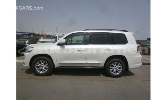 Buy Import Toyota Land Cruiser White Car in Import - Dubai in Ahal Buy Import Toyota Land Cruiser White Car in Import - Dubai in Ahal