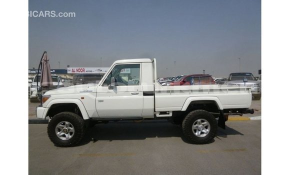 Buy Import Toyota Land Cruiser White Car in Import - Dubai in Ahal Buy Import Toyota Land Cruiser White Car in Import - Dubai in Ahal