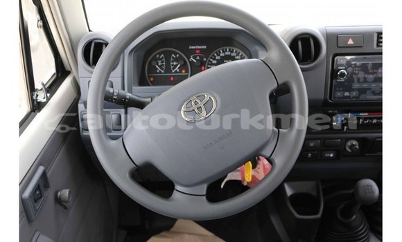 Buy Import Toyota Land Cruiser White Car in Import - Dubai in Ahal Buy Import Toyota Land Cruiser White Car in Import - Dubai in Ahal