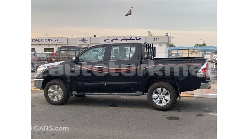Big with watermark toyota hilux ahal import dubai 2515