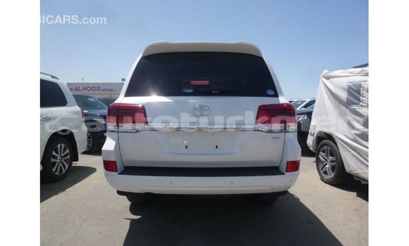 Buy Import Toyota Land Cruiser White Car in Import - Dubai in Ahal Buy Import Toyota Land Cruiser White Car in Import - Dubai in Ahal